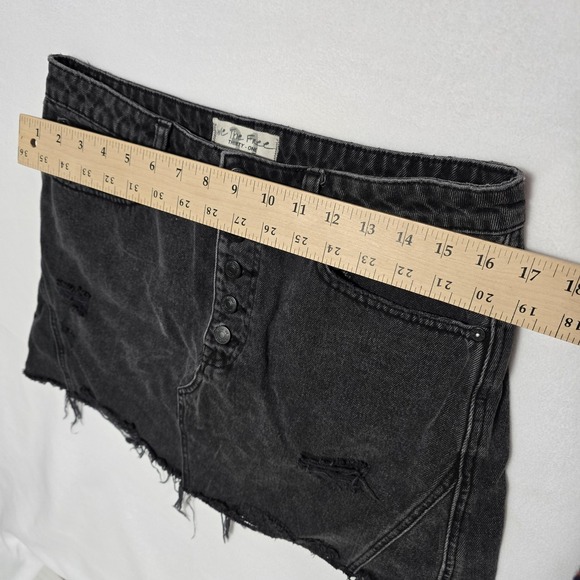 We The Free Faded A Line Womens Mini Skirt Black Denim Casual Distressed Size 31 - Picture 5 of 12